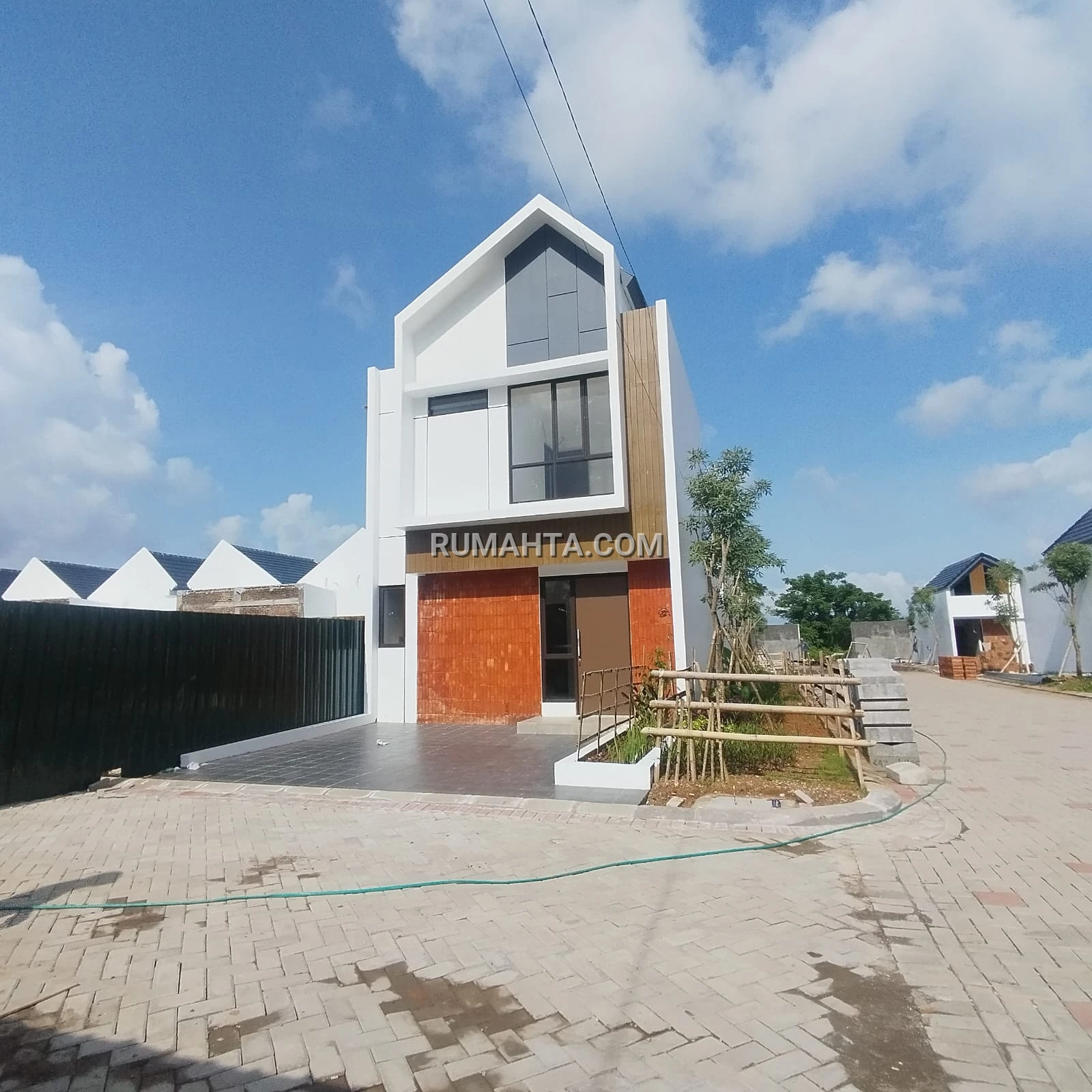 Rumah di Perintis Kemerdekaan Daya Strategis Dekat Pusat Perbelanjaan, Kampus & Rumah Sakit
