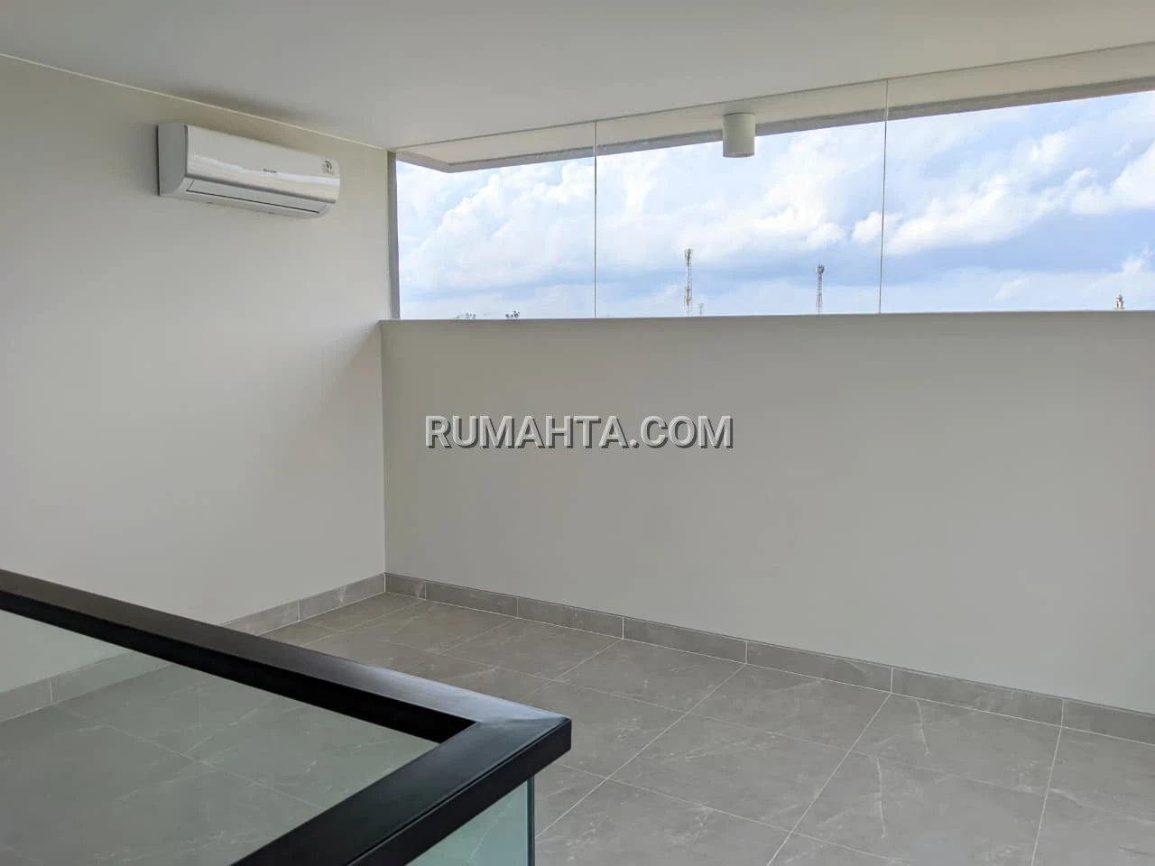 Rumah Dekat Kampus Unhas Tamalanrea Lengkap Dengan Attic Room & Rooftop, Promo Free PPN!