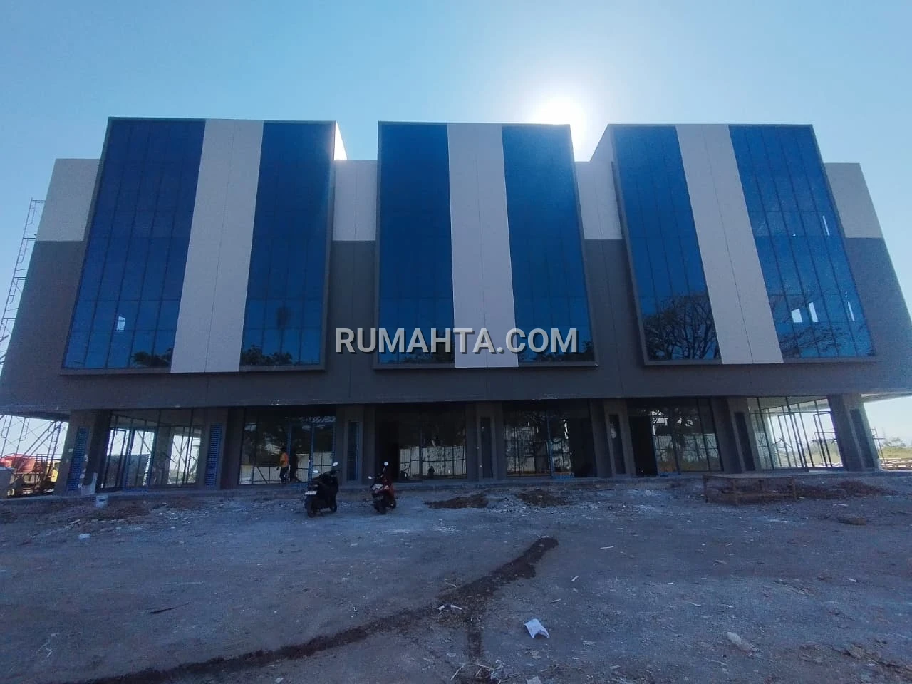 Ruko 3 Lantai Summarecon Makassar Siap Pakai, Cocok untuk Kantor dan Usaha