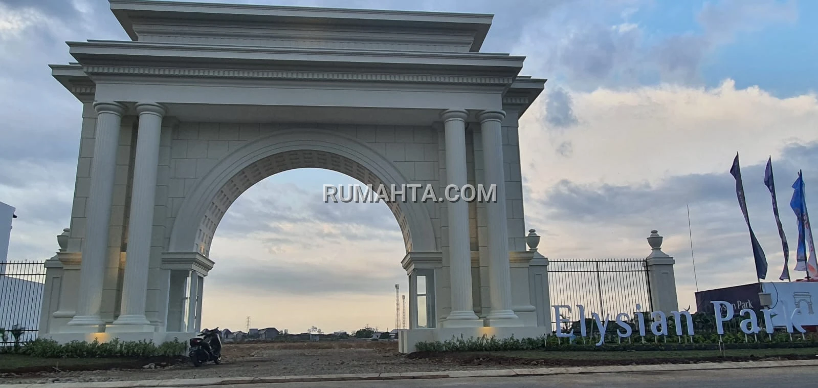 Elysian Park Rumah Mewah Dekat Btp & Kampus Unhas Tamlanrea