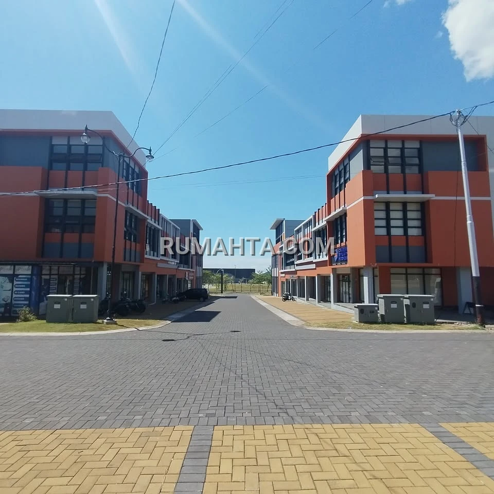 Ruko 3 Lantai Premium depan Mall Summarecon Makassar Posisi Hook Poros Jalan Summarecon