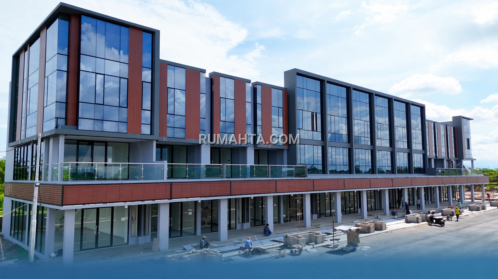 Ruko Grand Centrum Depan BTP Tamalanrea – 3 Lantai Unit Ready & Siap Pakai