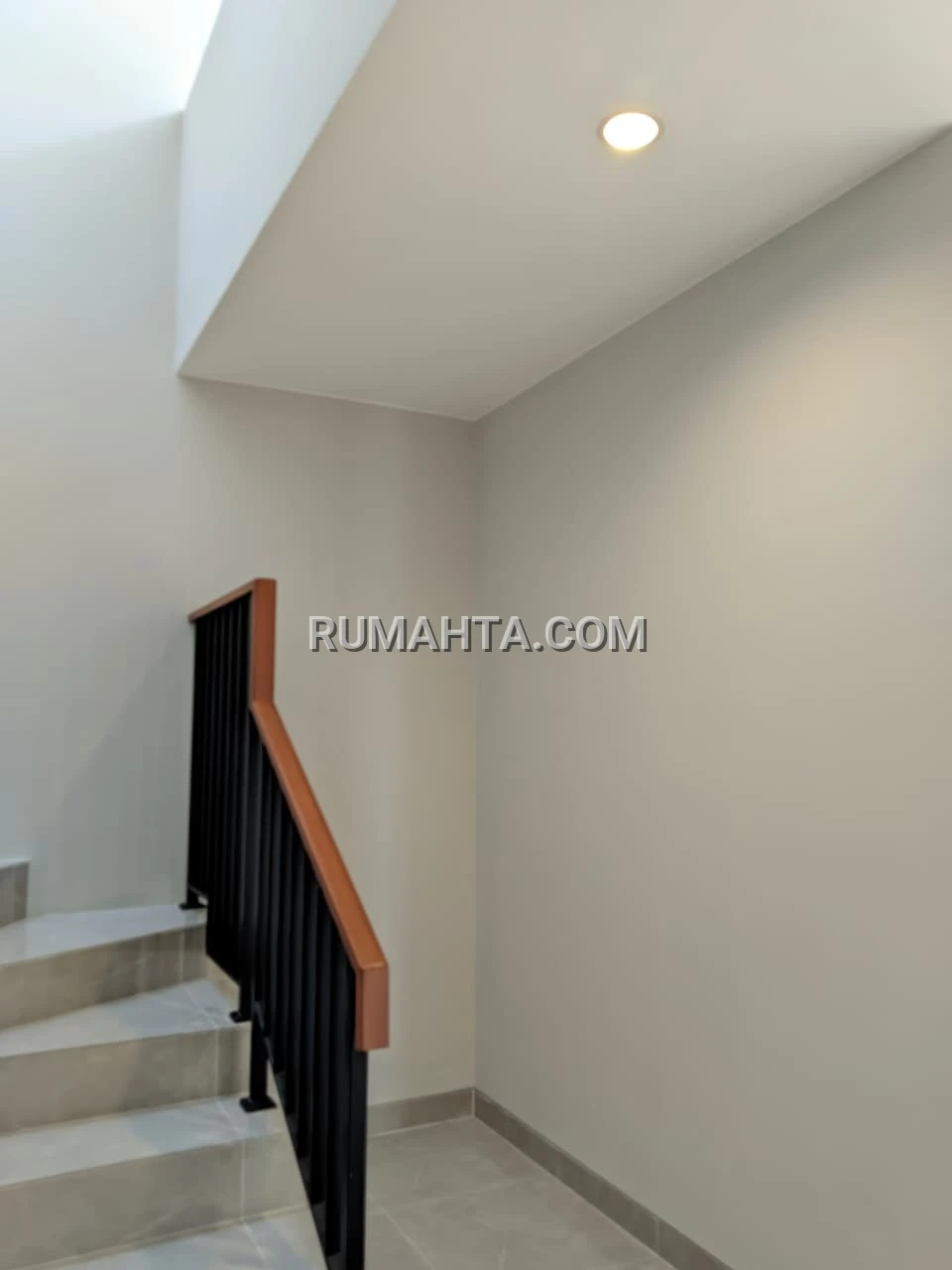 Rumah 3 Lantai di Perintis Tamalanrea Dekat Kampus Unhas Promo Free PPN