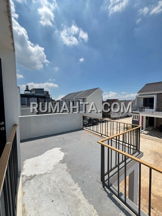Rumah 2 Lantai Hertasning Bumi Aroepala Unit Siap Huni