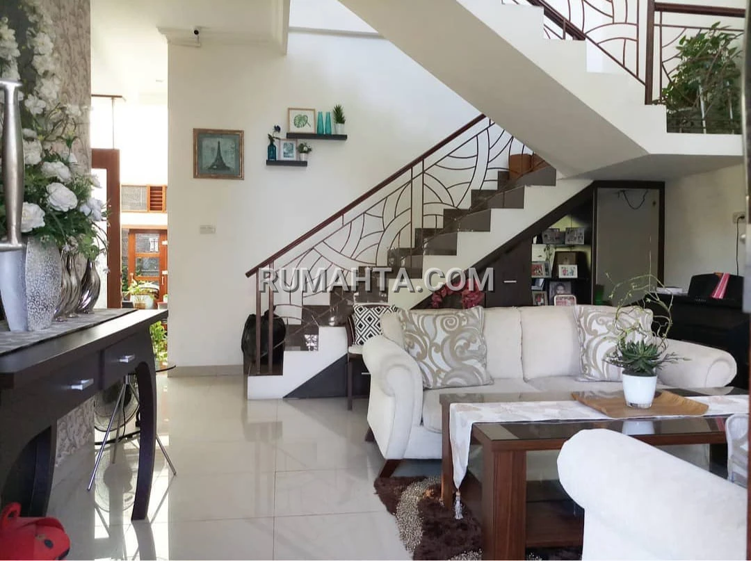Rumah mewah lengkap perabot di tanjung bunga makassar