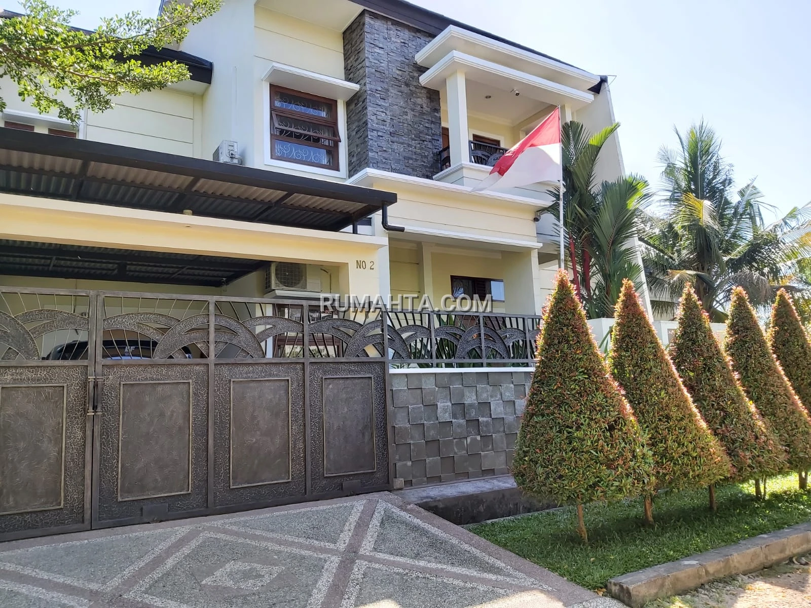 Rumah mewah lengkap perabot di tanjung bunga makassar