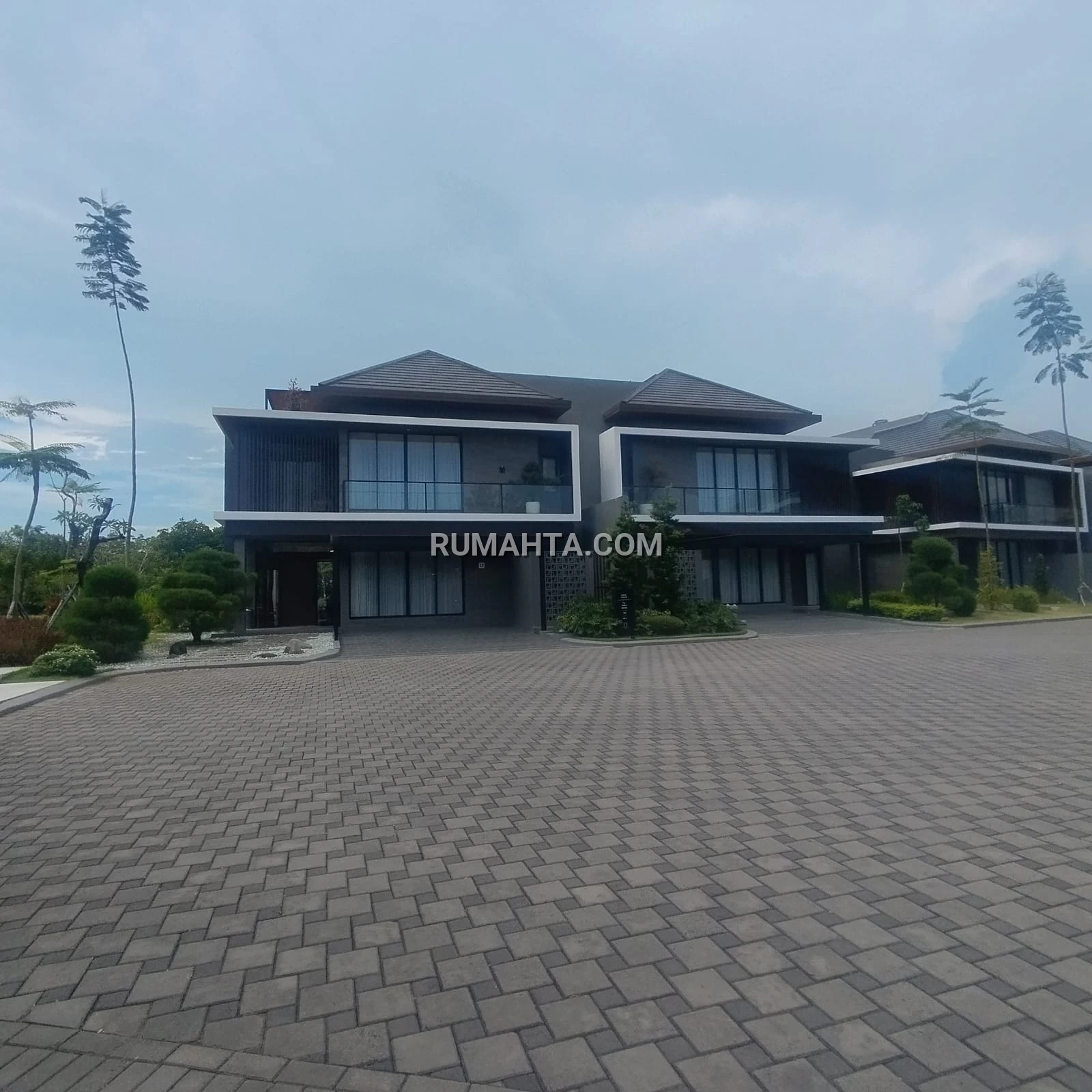 Jual Rumah 3 Lantai Posisi Hook Lebar 12 Type Morizen Summarecon Makassar