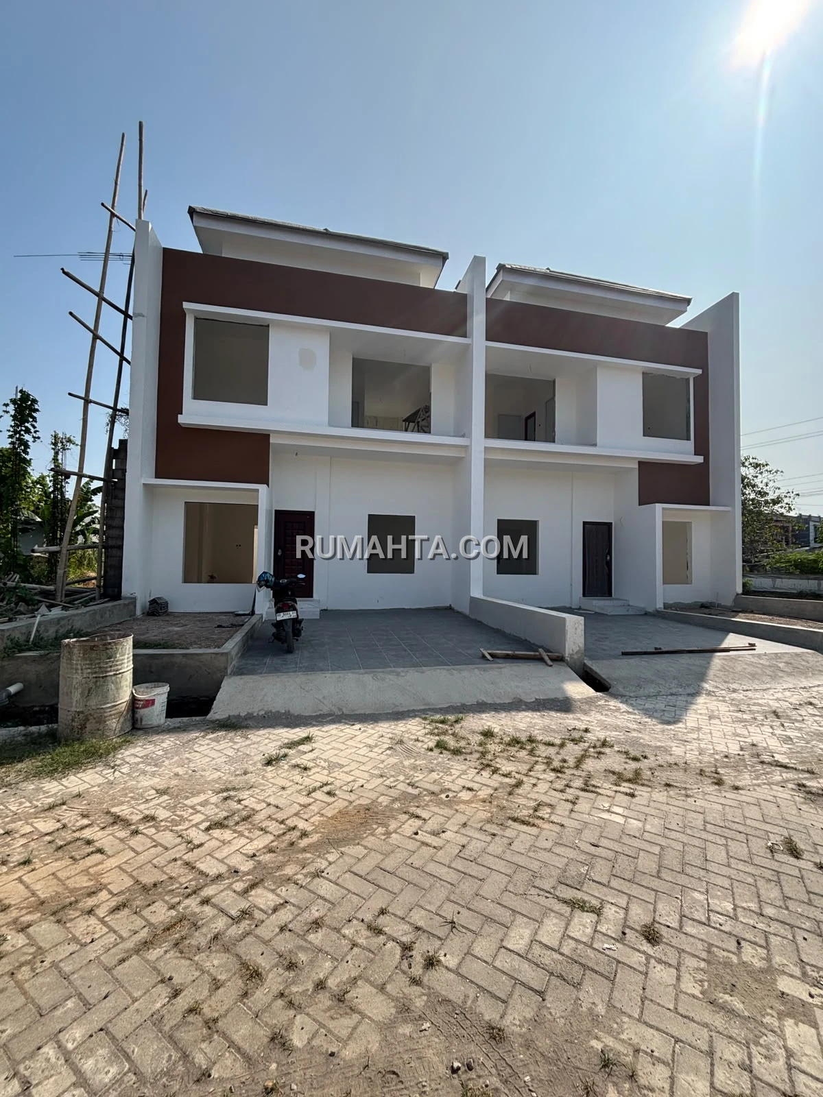 Rumah Siap Huni Makassar 2 Lantai Lokasi Strategis depan Coca Cola Makassar Lebar 7 