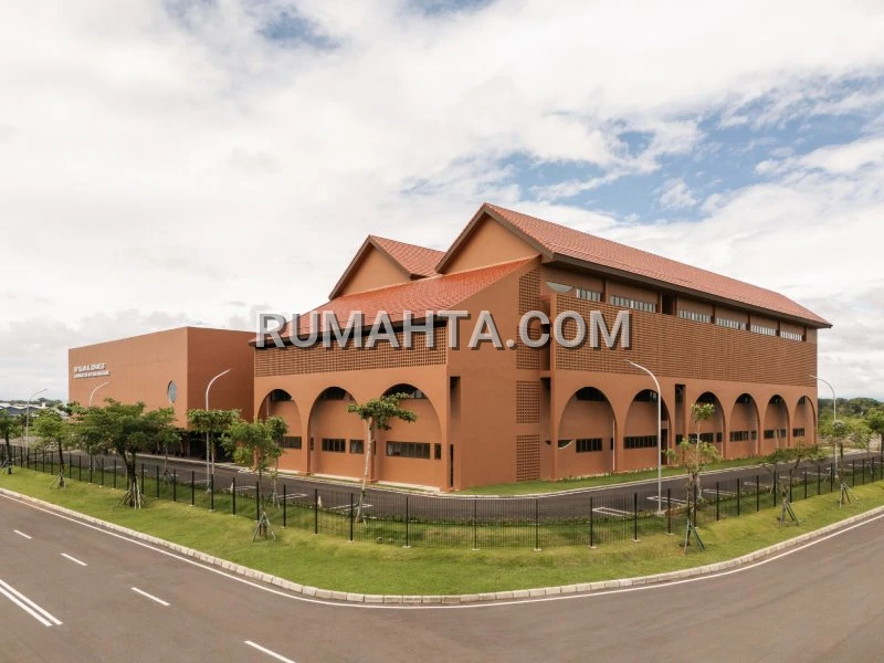 Rumah Makassar Posisi Hook Depan Mall Summarecon Makassar Rinoka